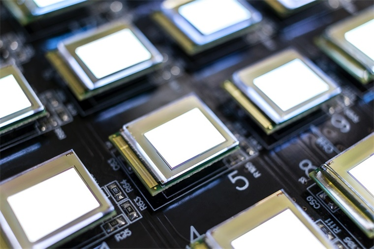 LG Display Evaluates Photolithography OLED Technology